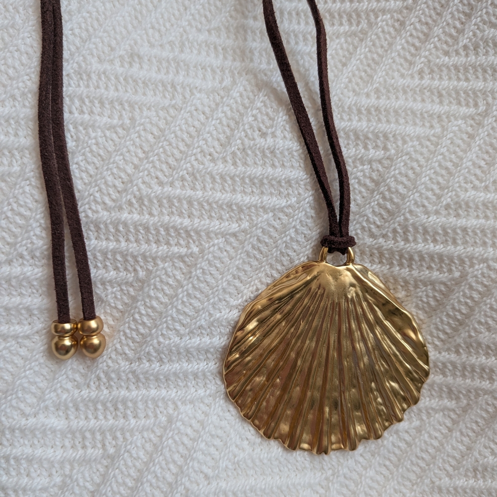 Gold Shell Pendant Necklace - Women Jewelry